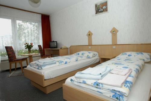 Driepersoonskamer (1 Tweepersoonsbed en 1 Eenpersoonsbed)