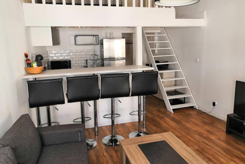 One-Bedroom Apartment,1093089654:JPEG