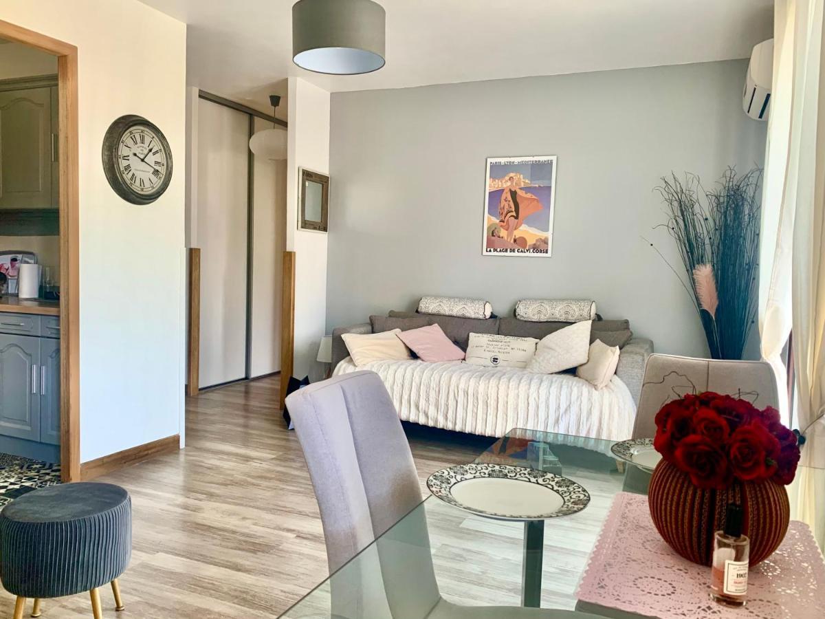 One-Bedroom Apartment,1107274767:JPEG