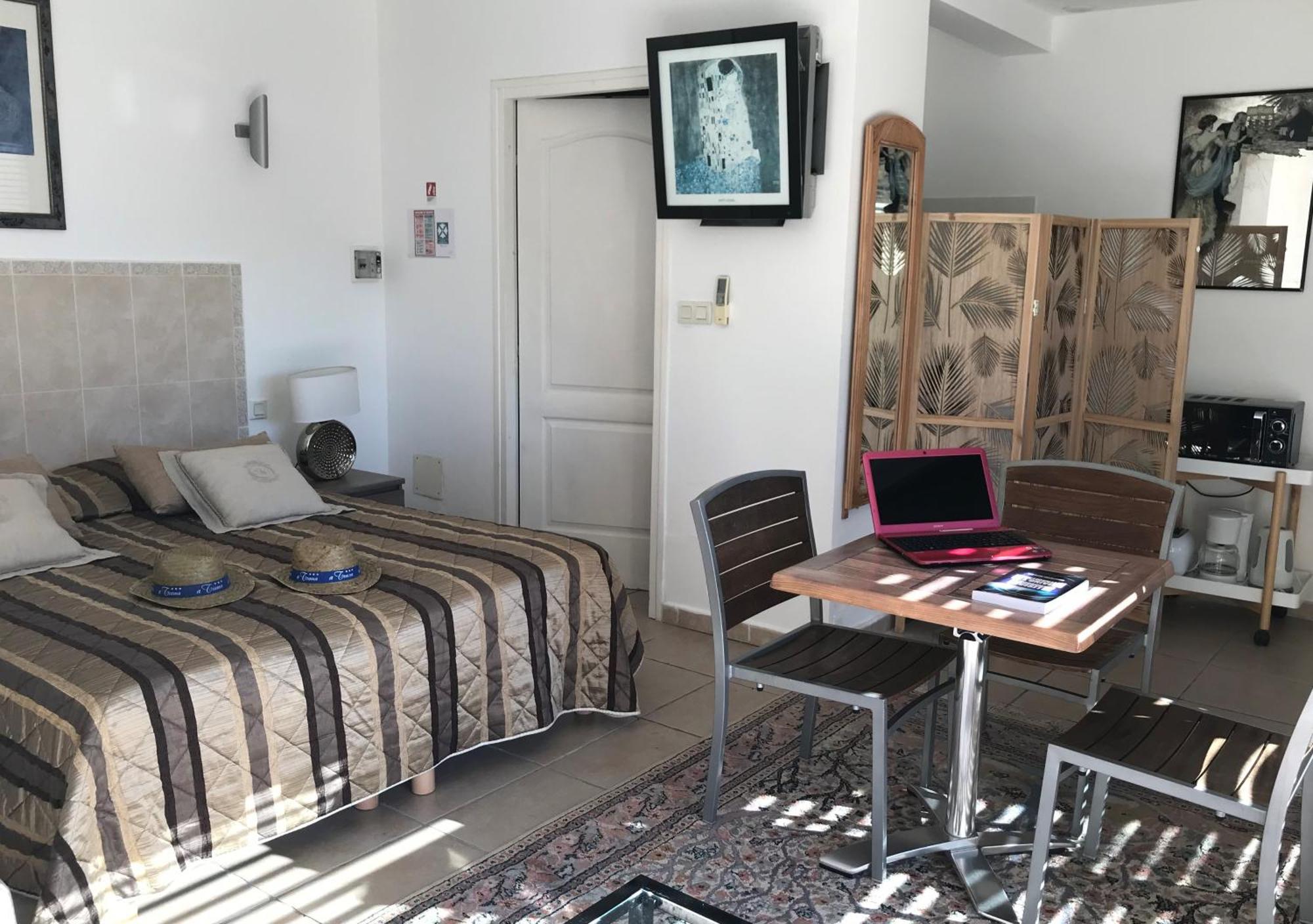 Studio Terrace,1215214231:JPEG