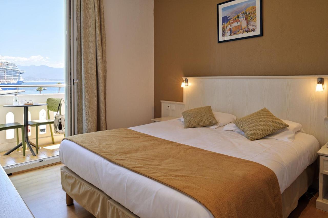 Tweepersoonskamer met Balkon en Uitzicht op Zee