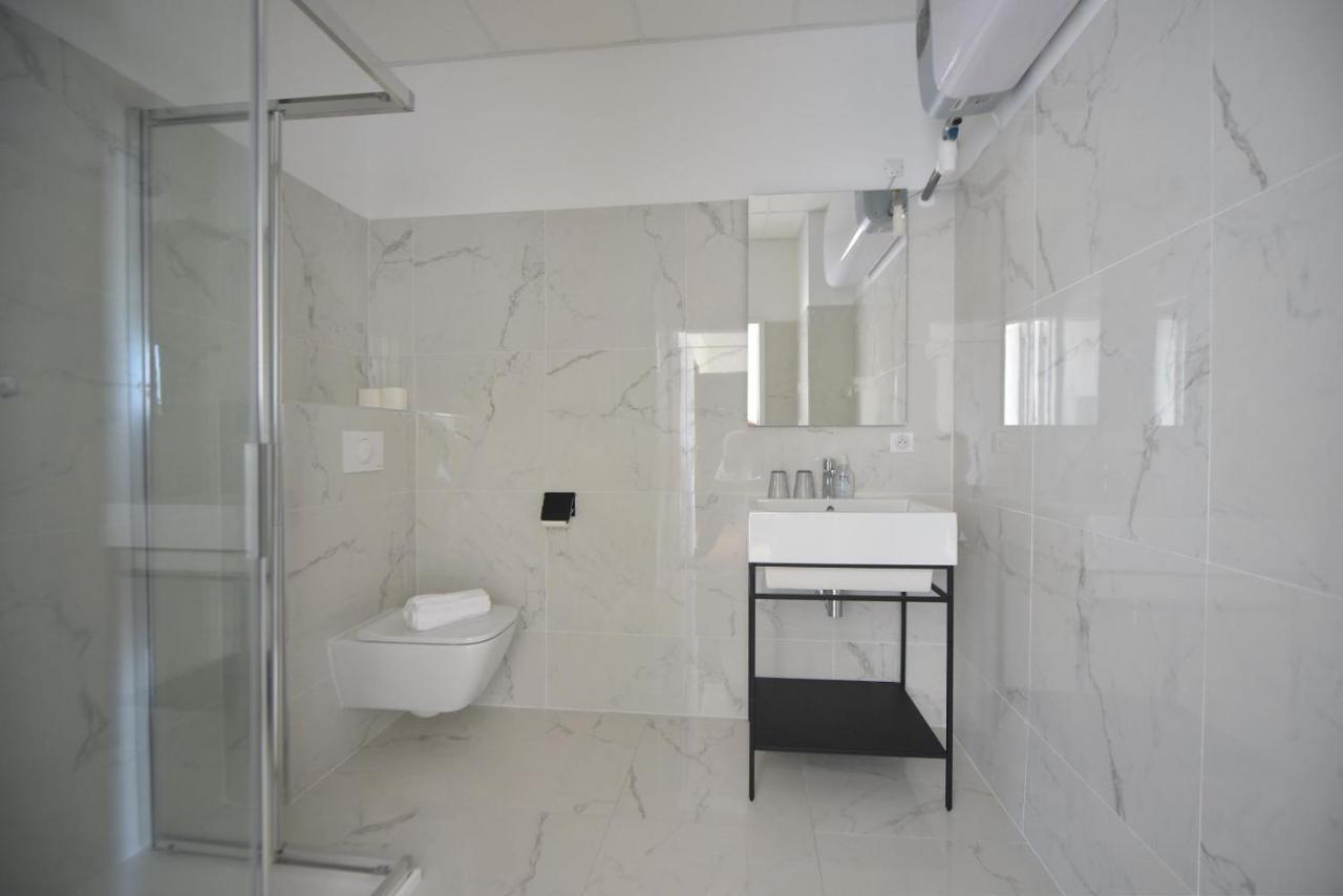 Studio,1329931433:JPEG