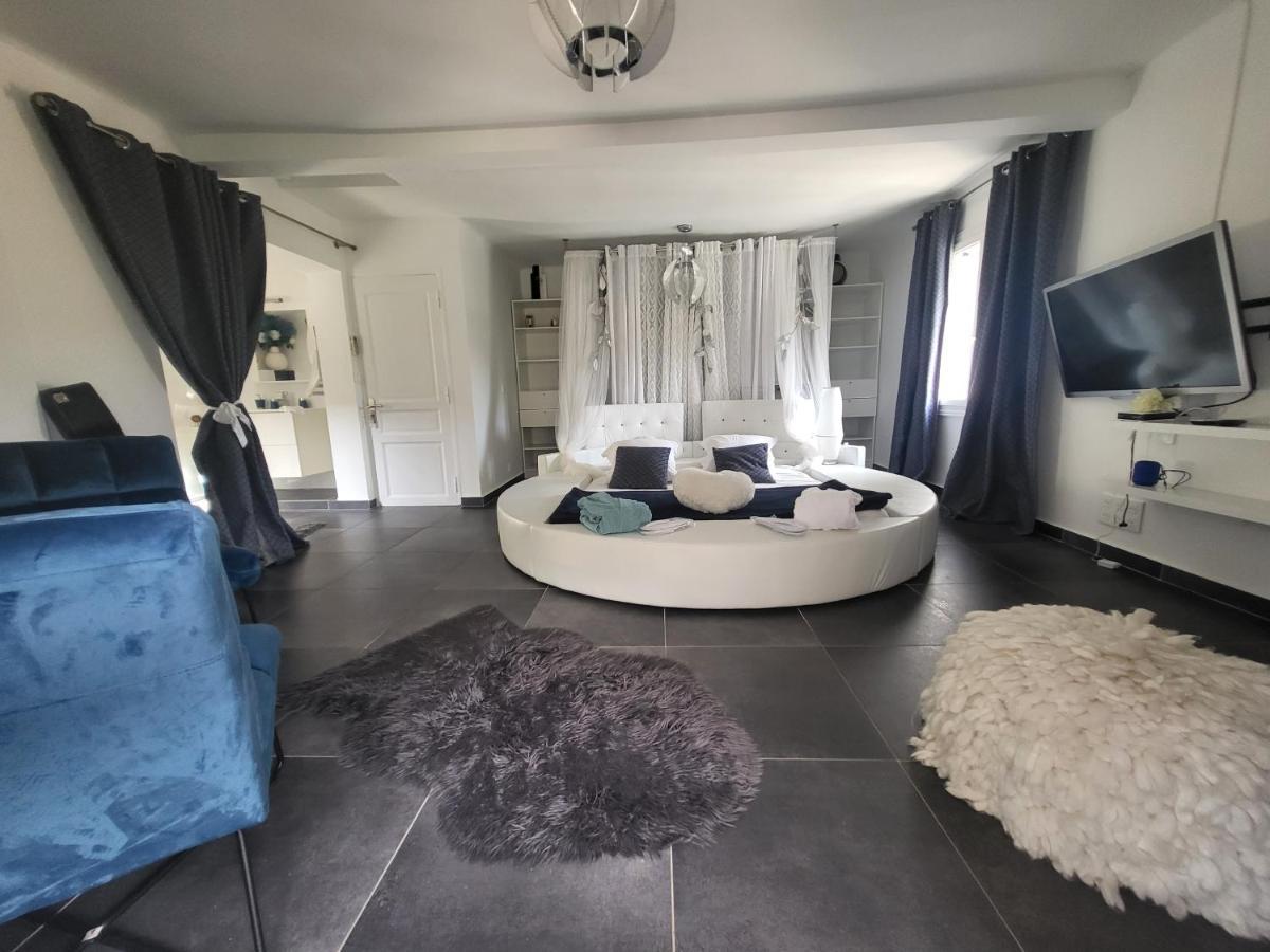 Junior Suite with Pool View,1565679661:JPEG