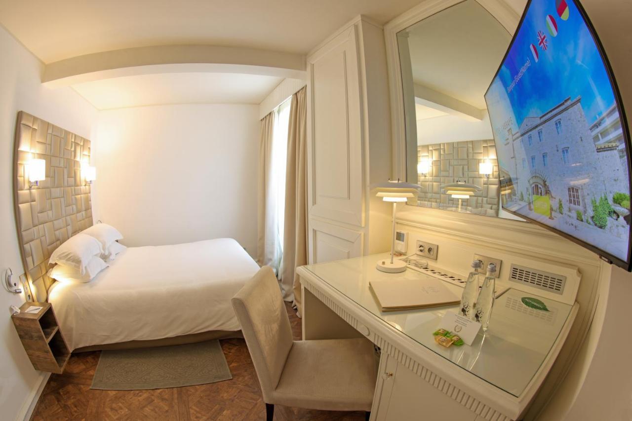 Terrace room with citadel and sea view,1396585472:JPEG