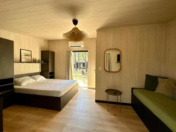Bungalow Pinède (2 à 4 Personnes)