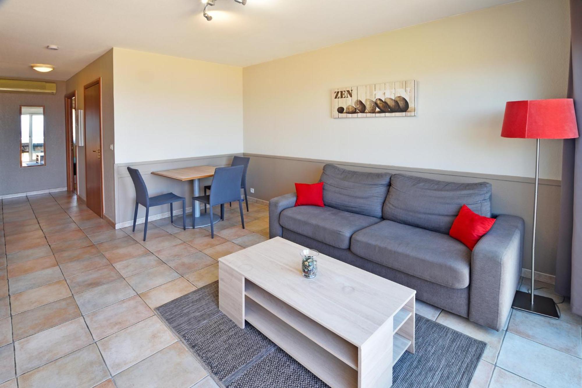 One Bedroom Apartment with Sea View,1522584061:JPEG