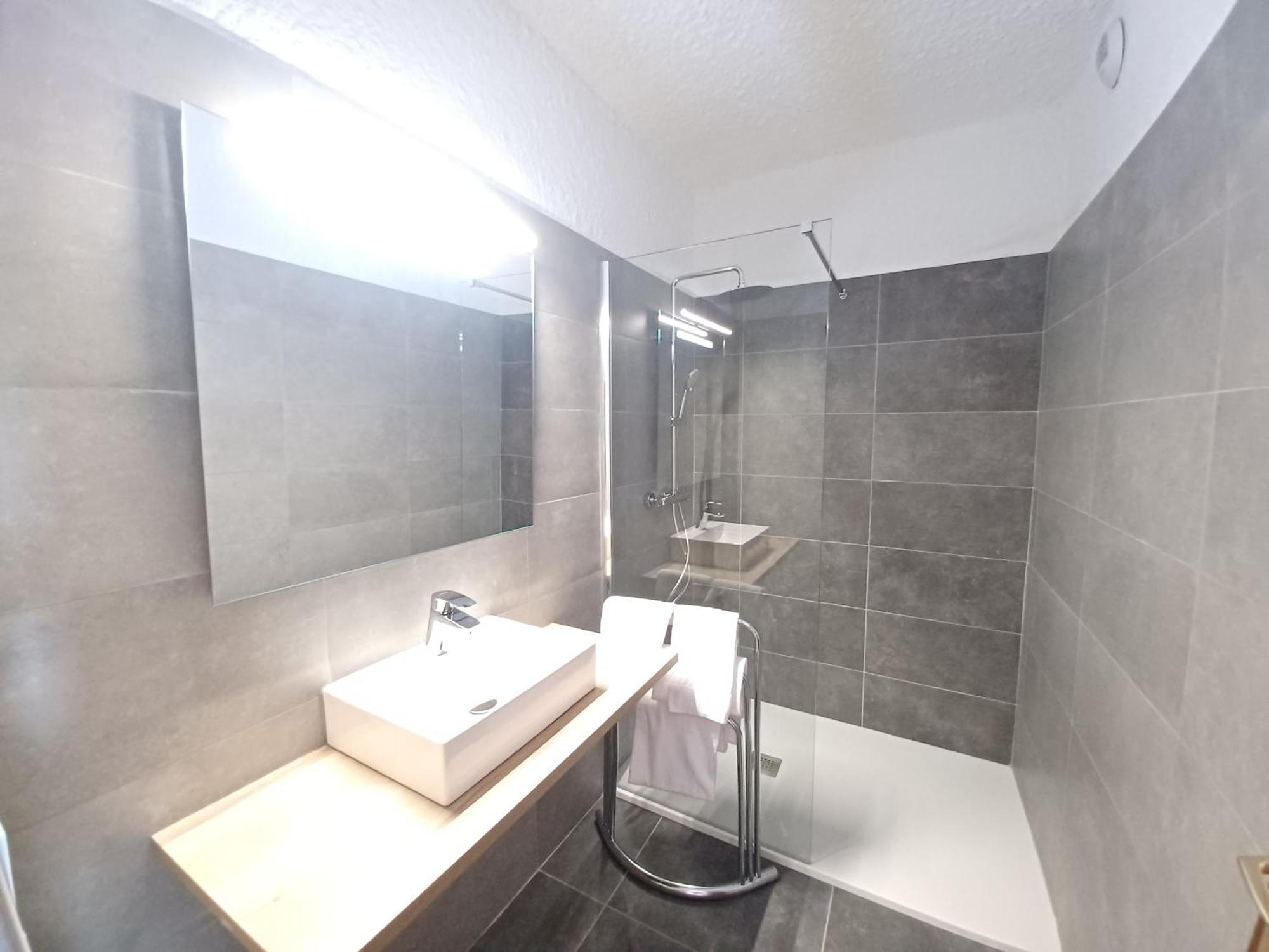 Double Room,1554877087:JPEG