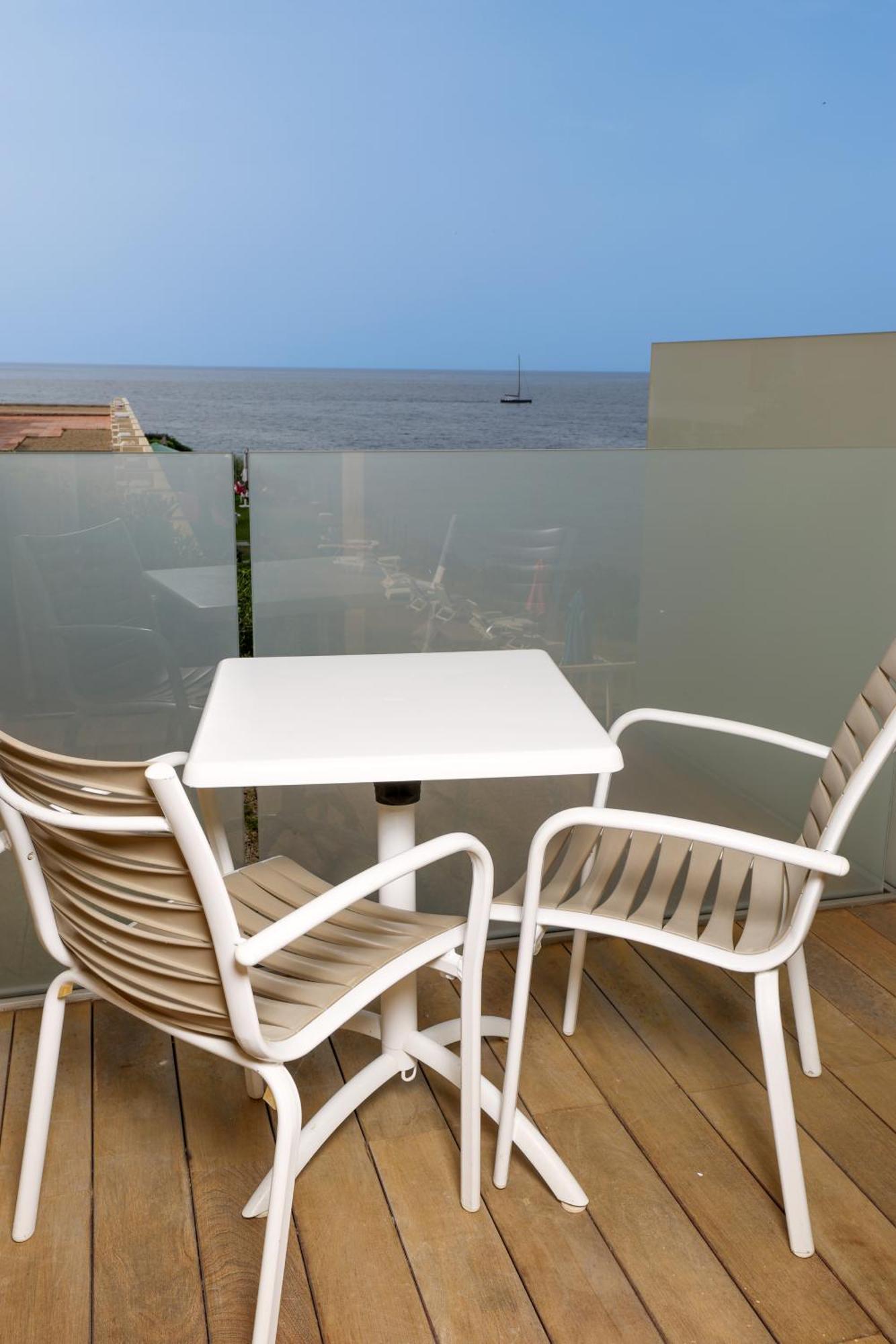 Superior Twin Room with Partial Sea View