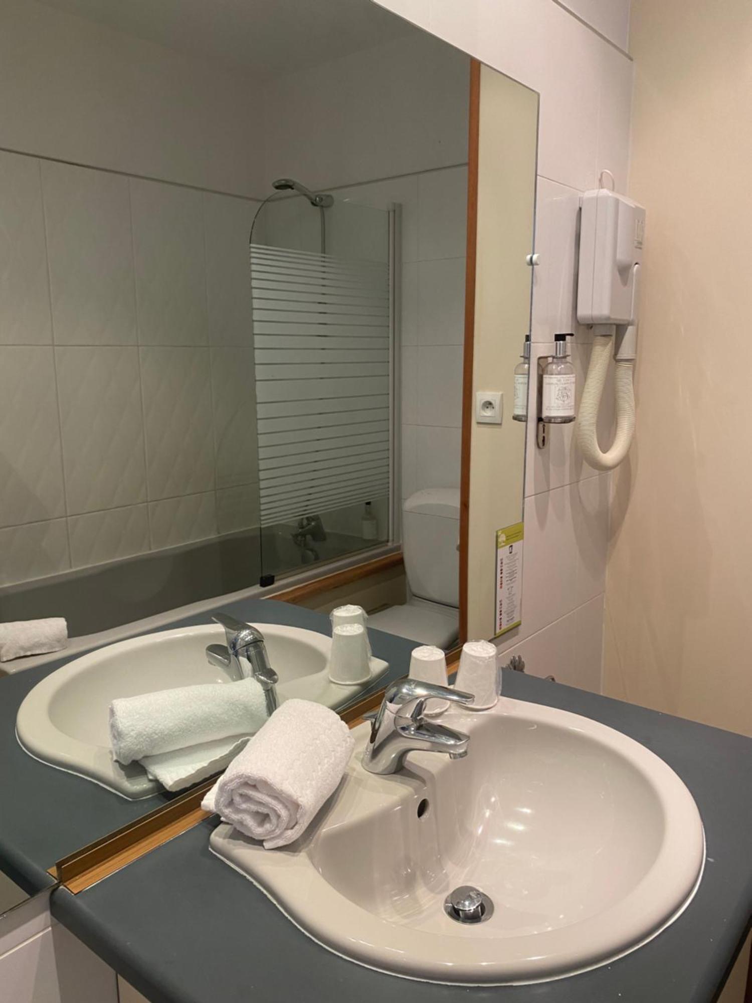 Family Room,1588037229:JPEG