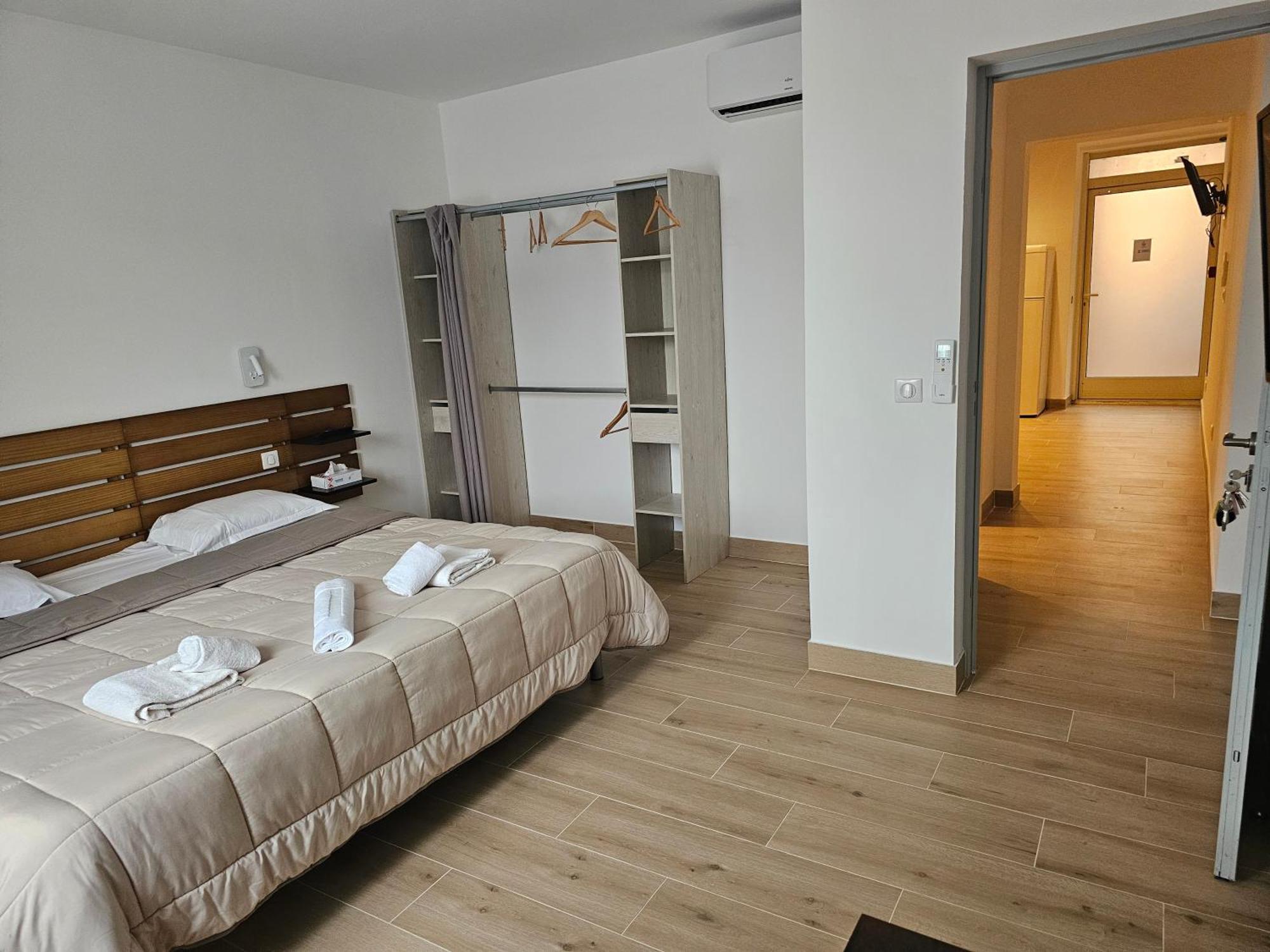 102 CHAMBRE PRIVEE SDB WC EN COMMUNS 2 AV CHARLES DE GAULLE