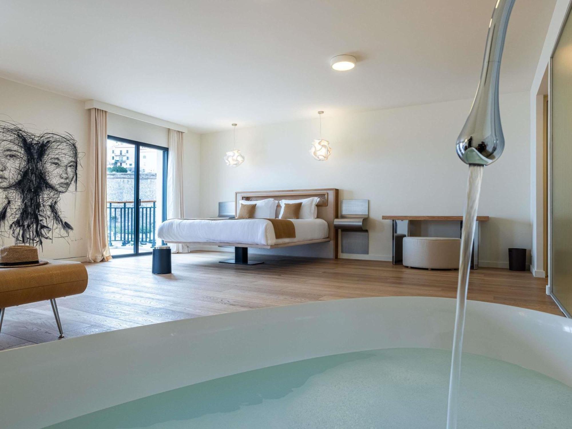 Prestige Suite with One Double or Two Single Beds - Sea and Citadel View,1714148481:JPEG