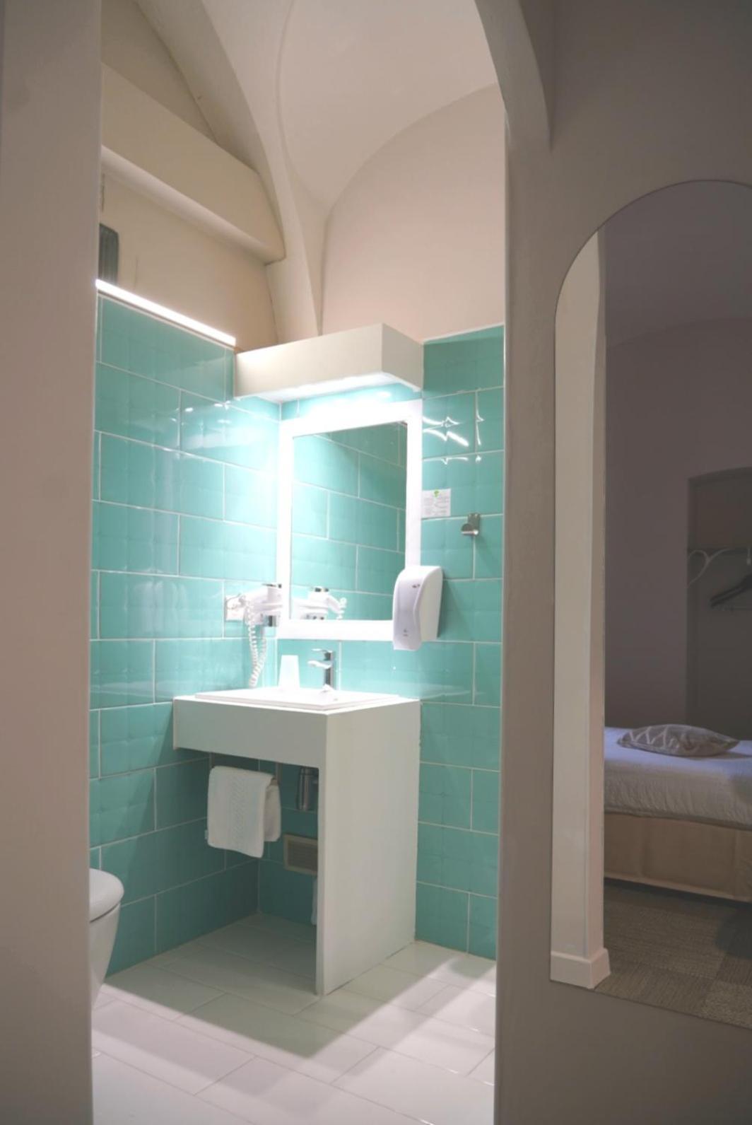 Single Room,1742607172:JPEG