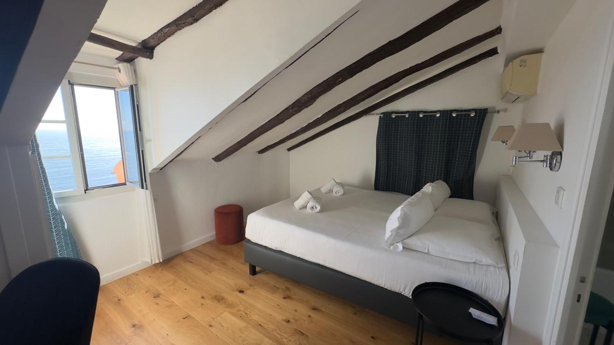 Small Budget Double Room,1743536743:JPEG