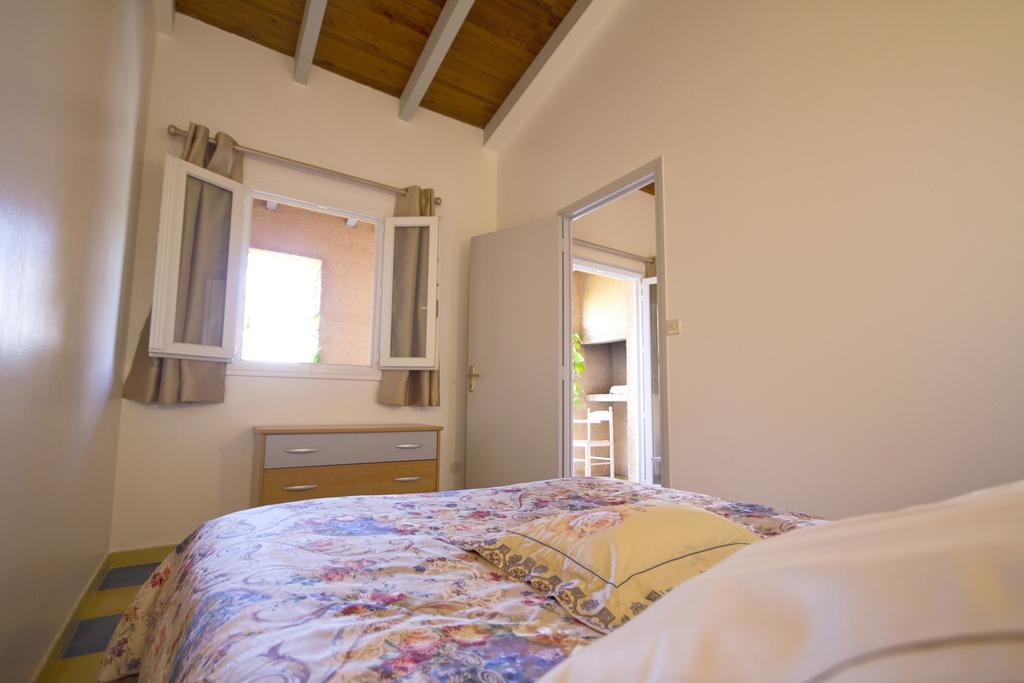 Studio (2 Adults),232142365:JPEG