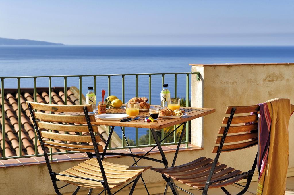 Studio with Sea View,397442709:JPEG