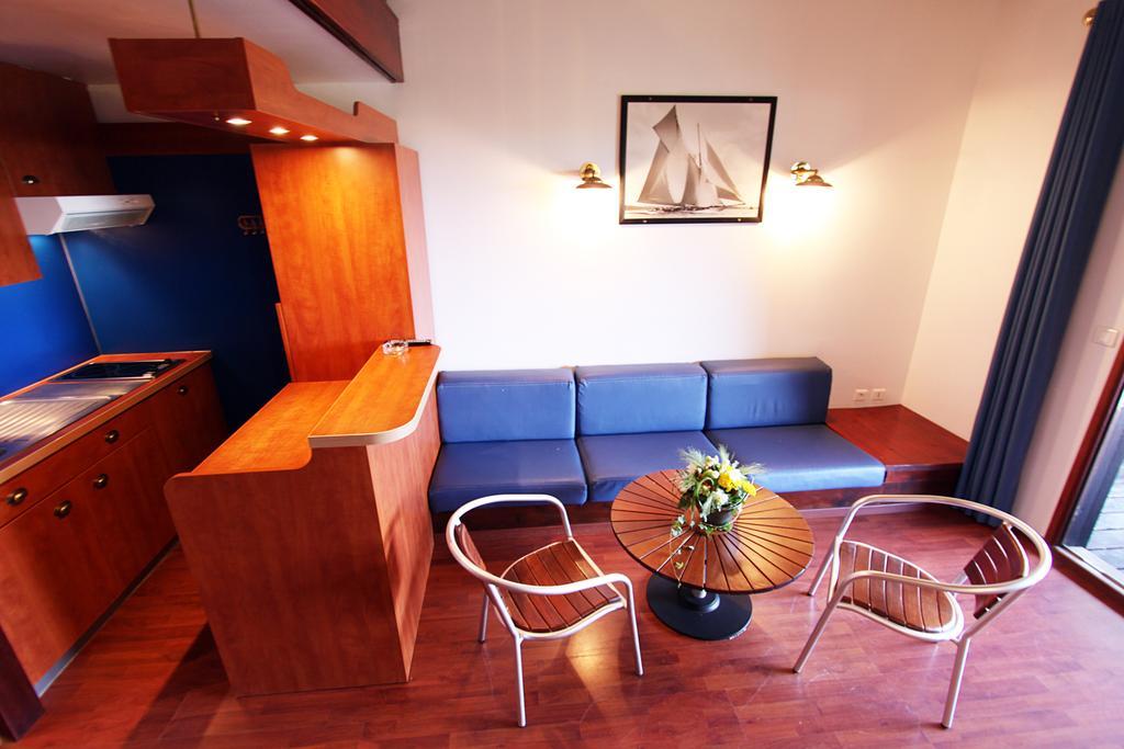 Superior Apartment with partial sea view  (2 Adults + 3 Children) (D)