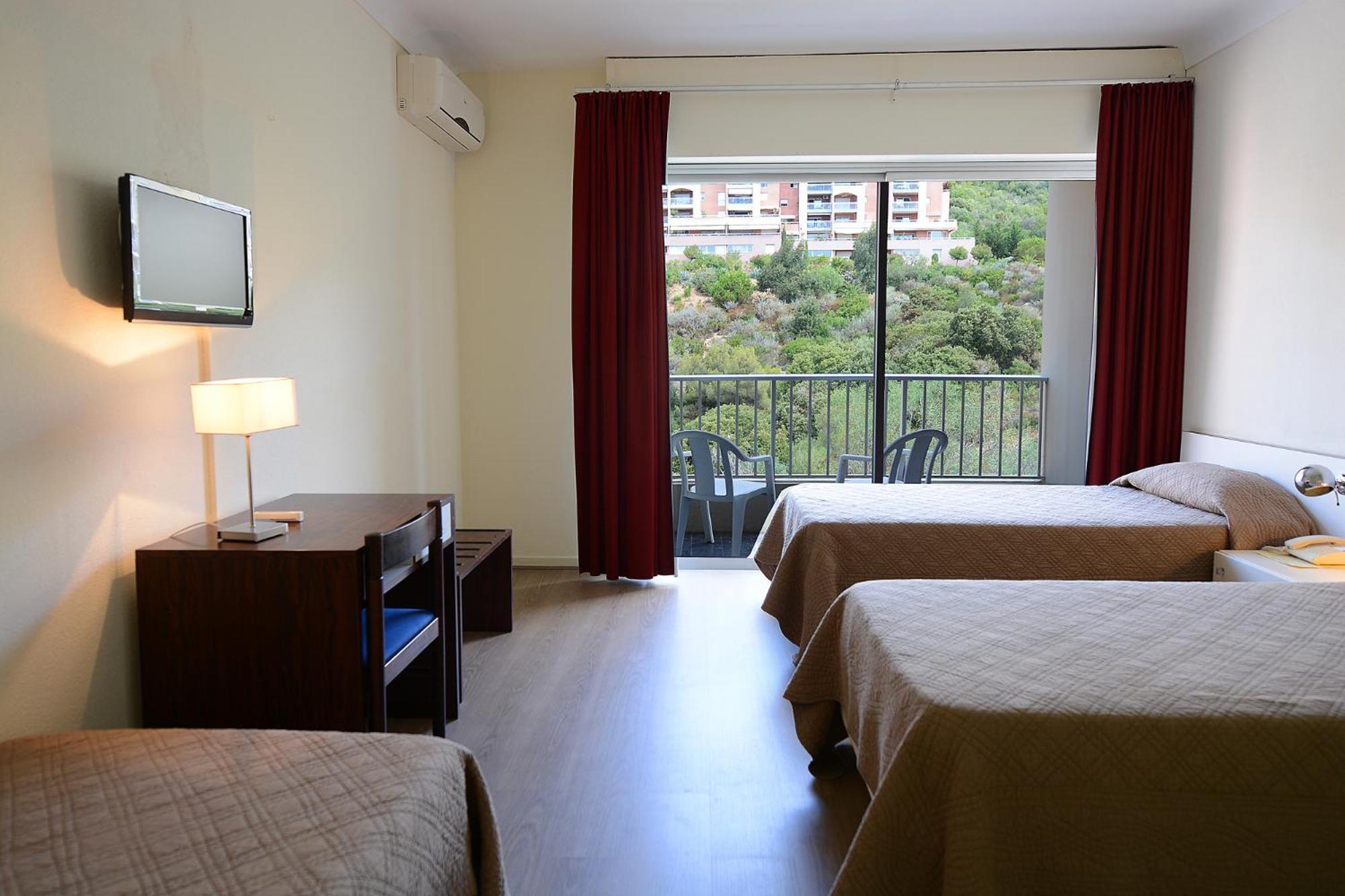 Triple Room - Scrubland View