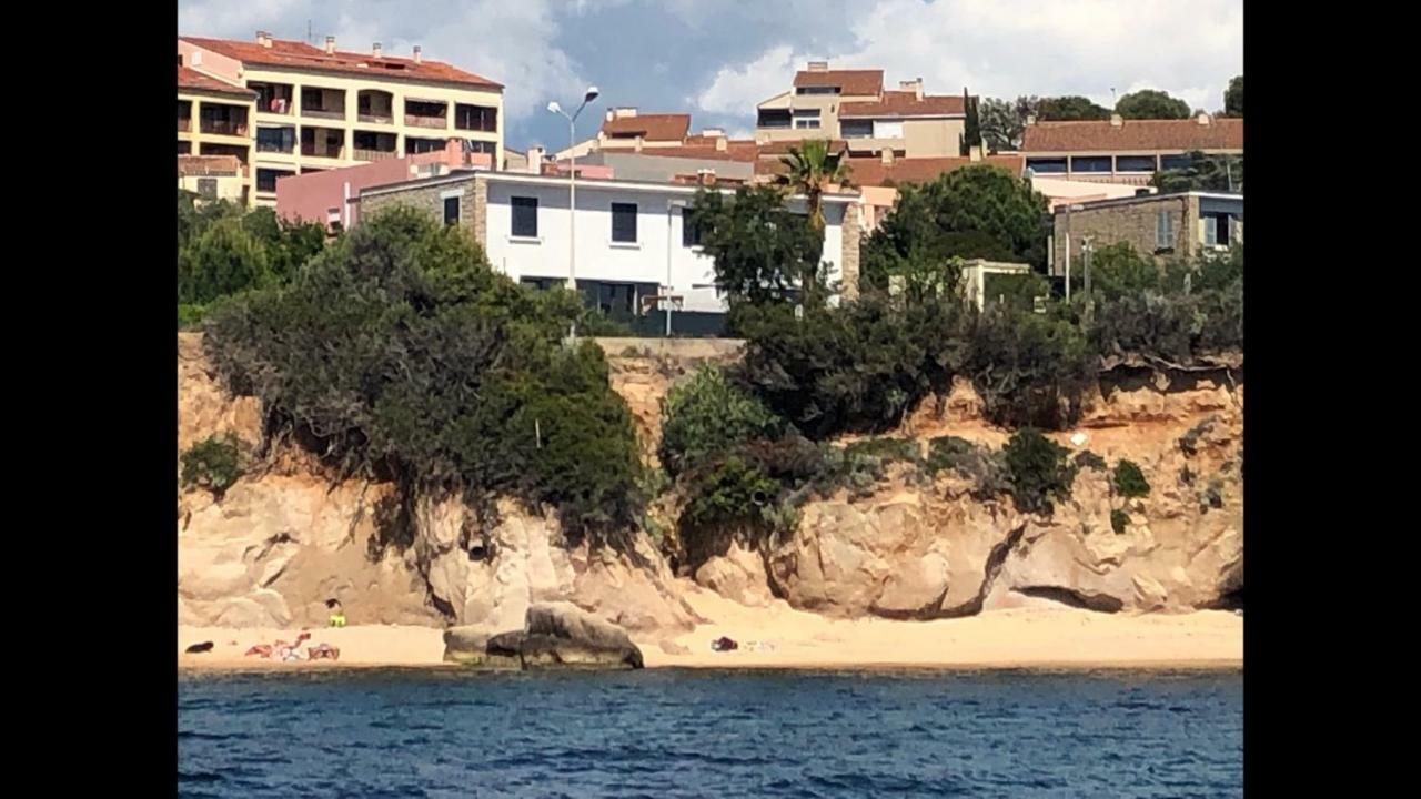 Villa - Beach Front