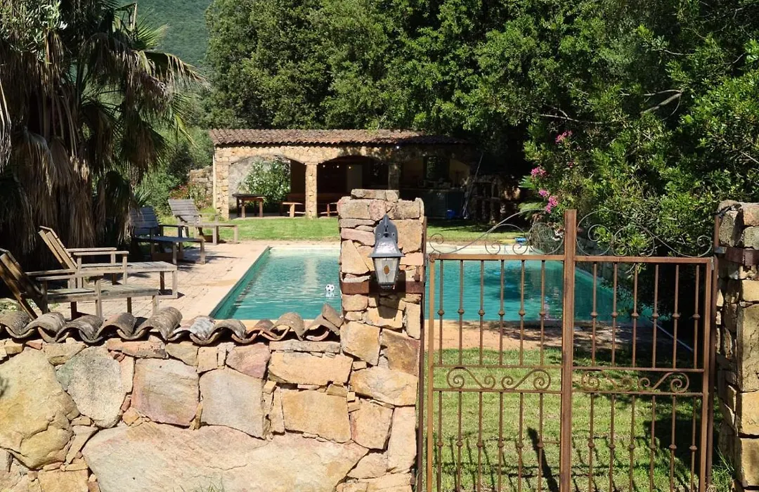Maison De Caractere Avec Piscine-1