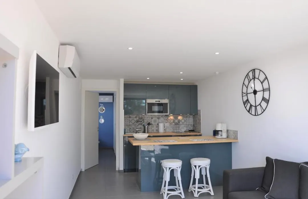 Appartement Moderne Vue Mer 180 Et Proche Des Plages-1