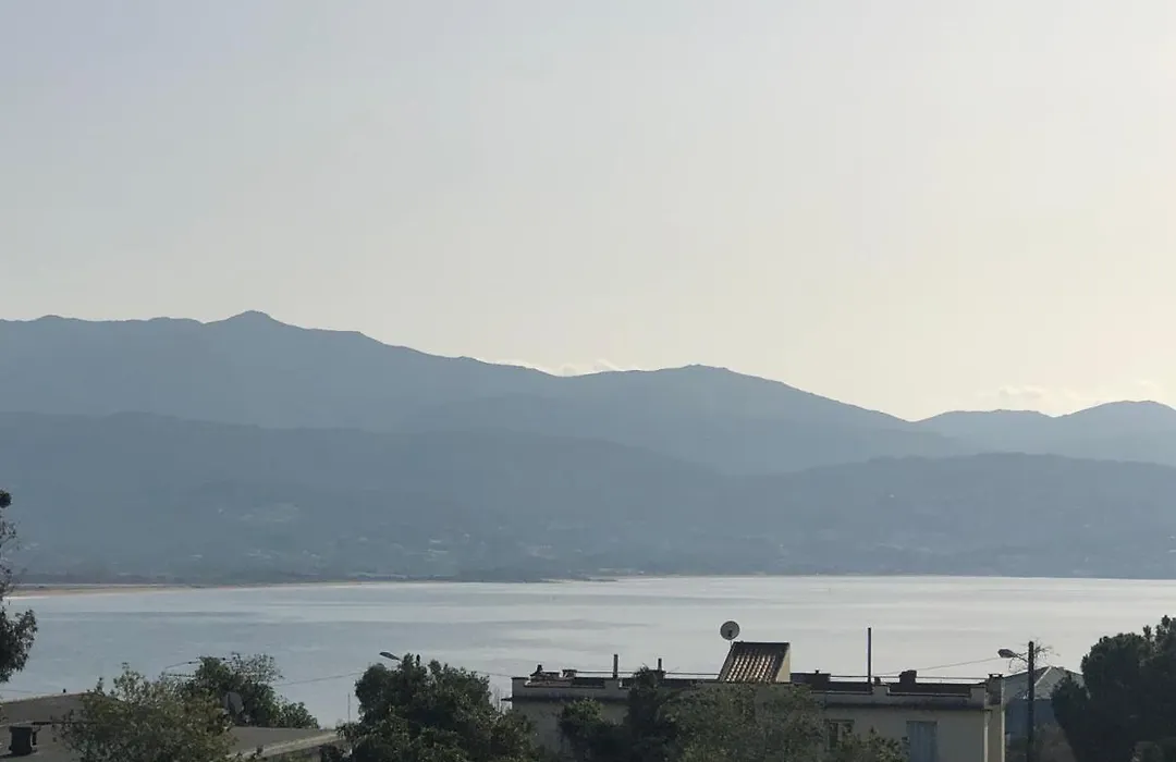 Bel appartement f3 vue sur le golfe d’ajaccio-1
