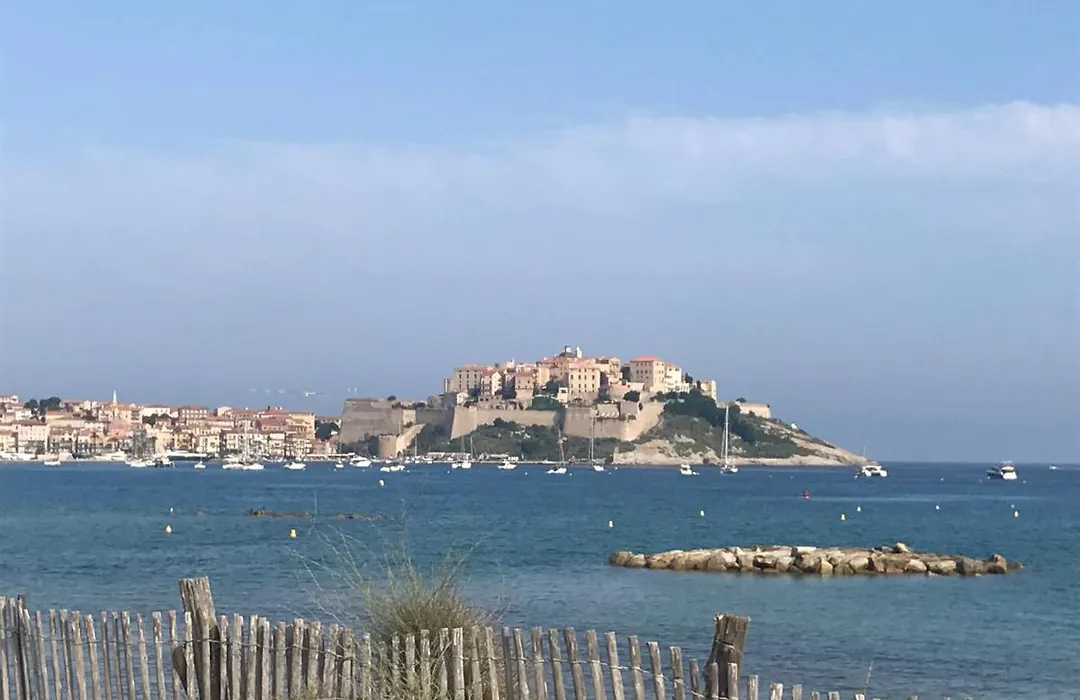 Duplex Renove Les Pieds Dans L'Eau-1