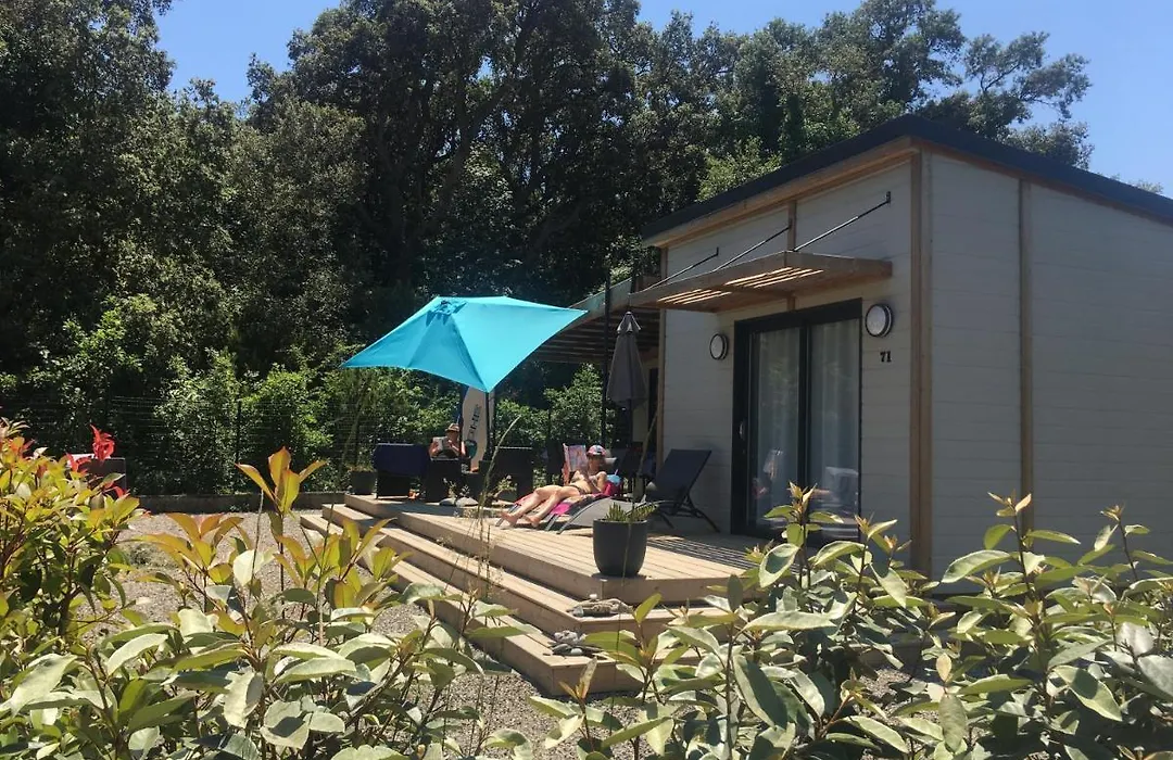 Cottage Les Pieds Dans L'Eau-1