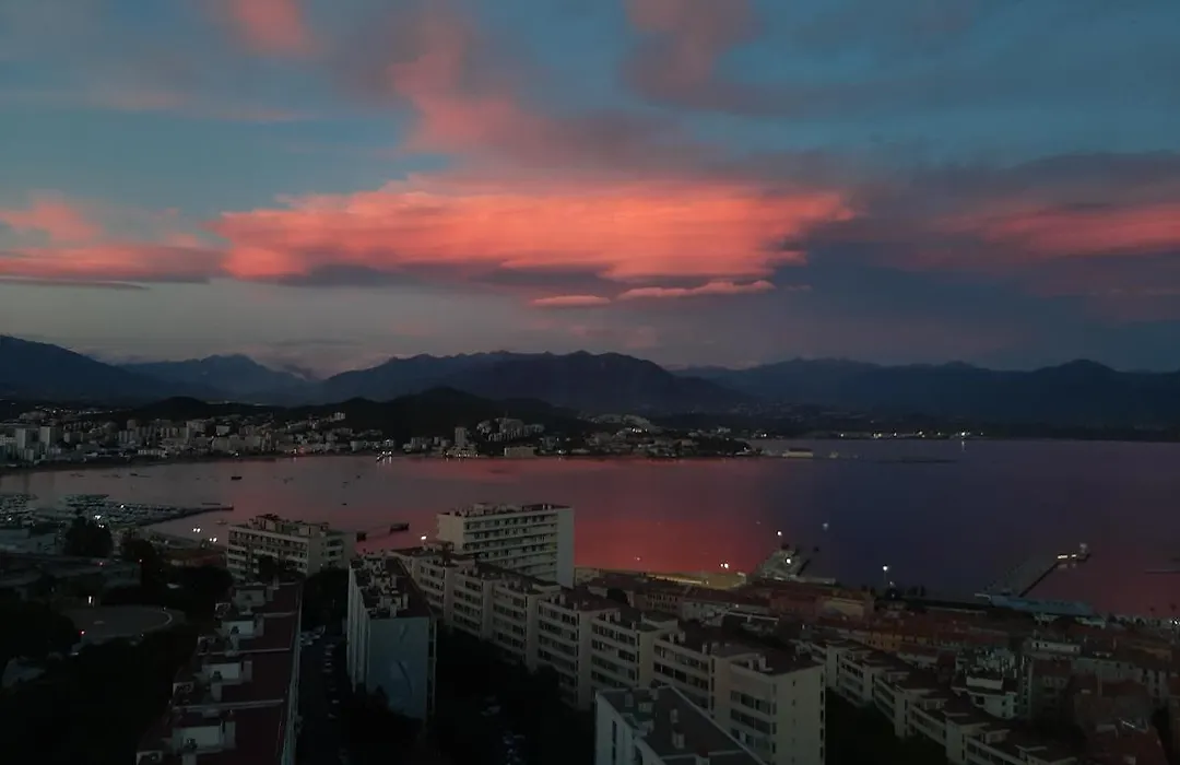 F3 Fenetre Sur Jardin Vue Mer Et Montagne Pour 4 Voyageurs-1