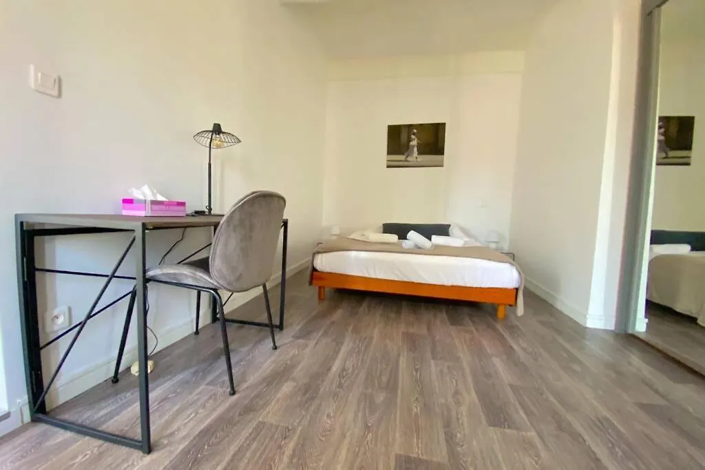 Grand T1 Avec Chambre Separee Au Centre Ville D'Ajaccio-1