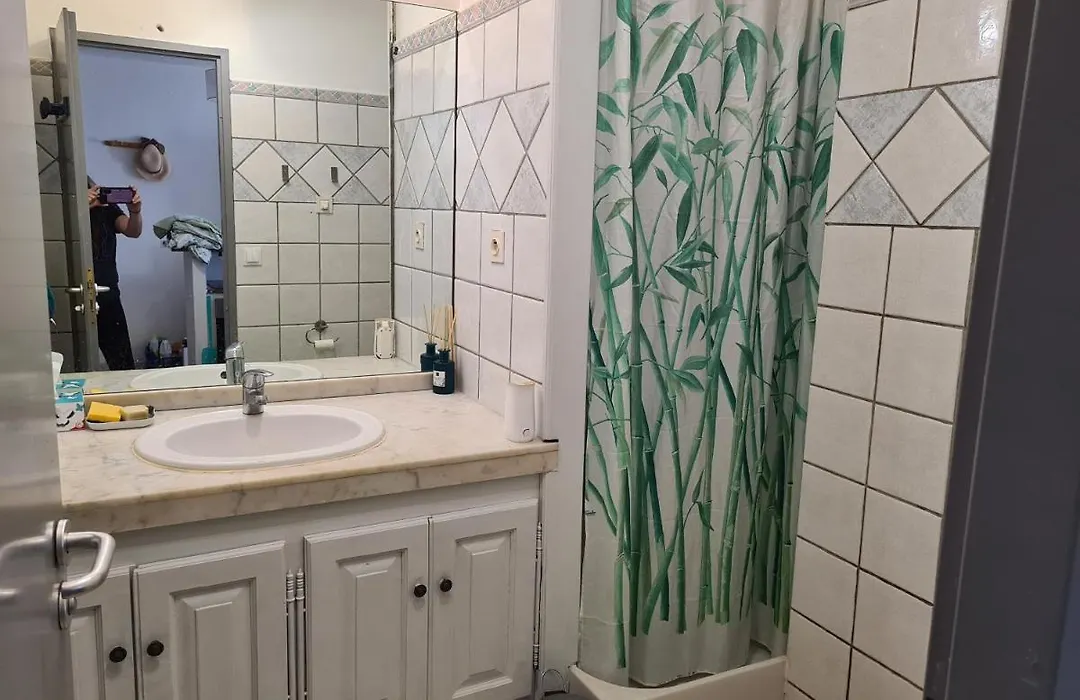 Superbe Appartement Avec Parking Gratuit Et Coin Exterieur-1