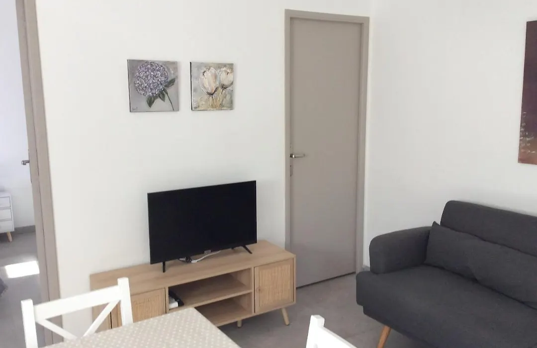 Coquet appartement indépendant entre mer et maquis-1