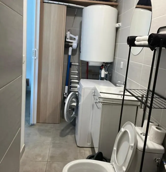Studio tout équipé à la nuitée ou plus,proche aéroport Bastia-1