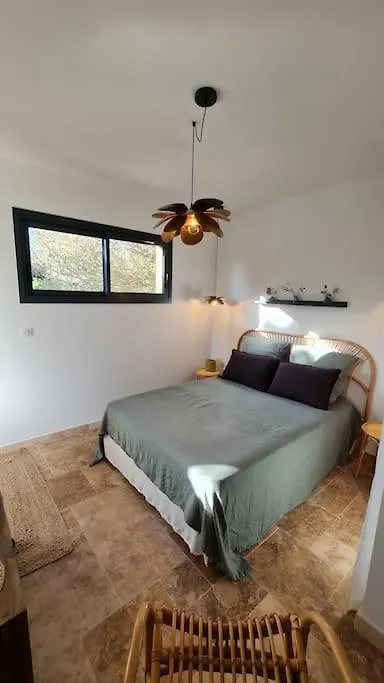 Beau Studio Avec Terrasse - Petit Maquis-1