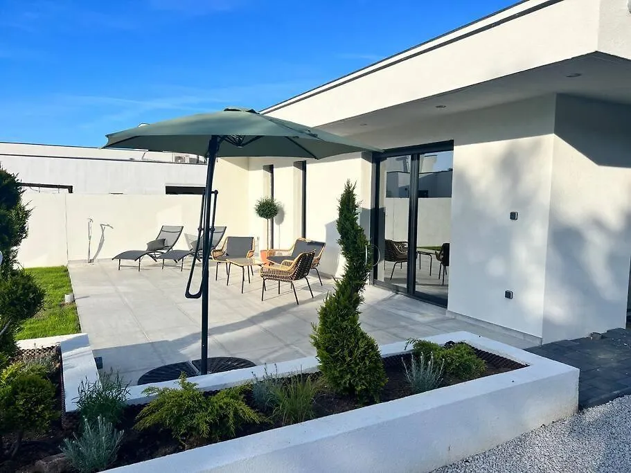 Villa Valentin 2 Chambres Avec Piscine Chauffe A Calvi-1