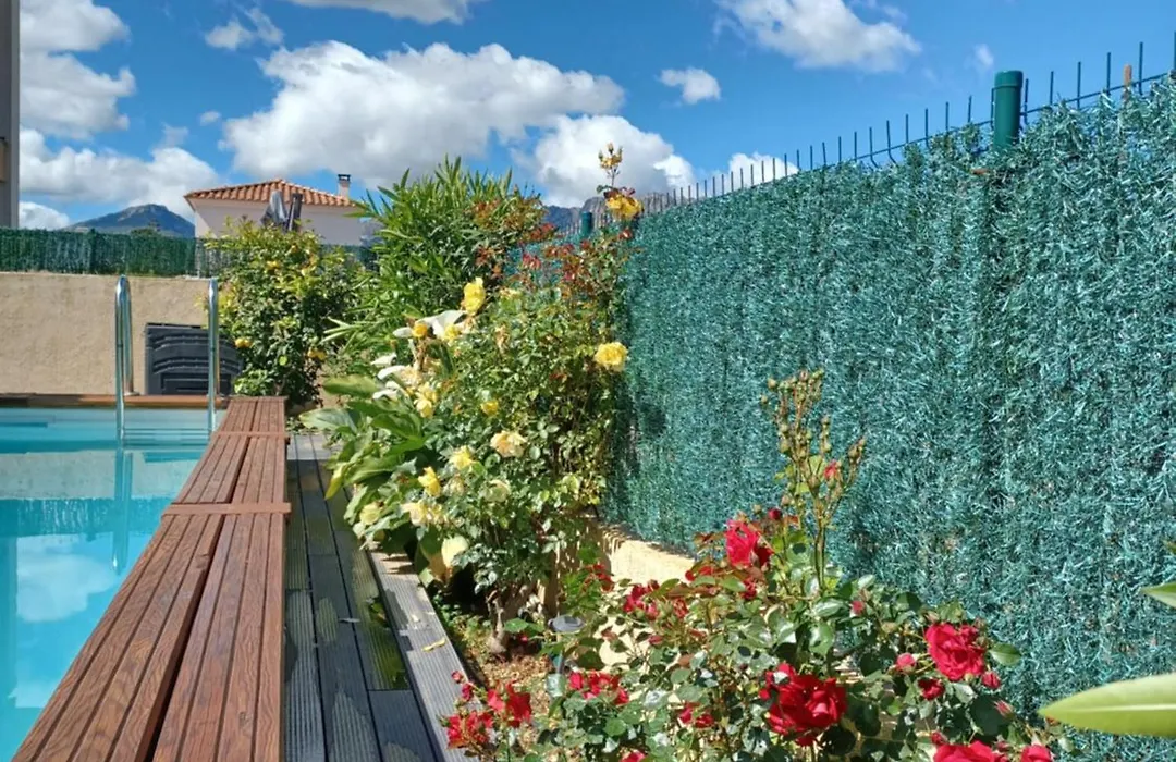 maison cosy climatisée avec piscine et jardin-1