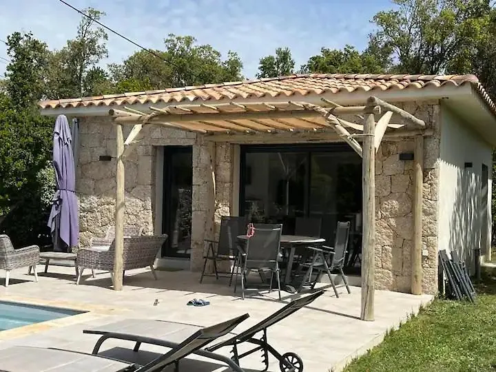 Villa Ucellu sur 600 m2 avec accès mer privilégié et piscine privée chauffée-1