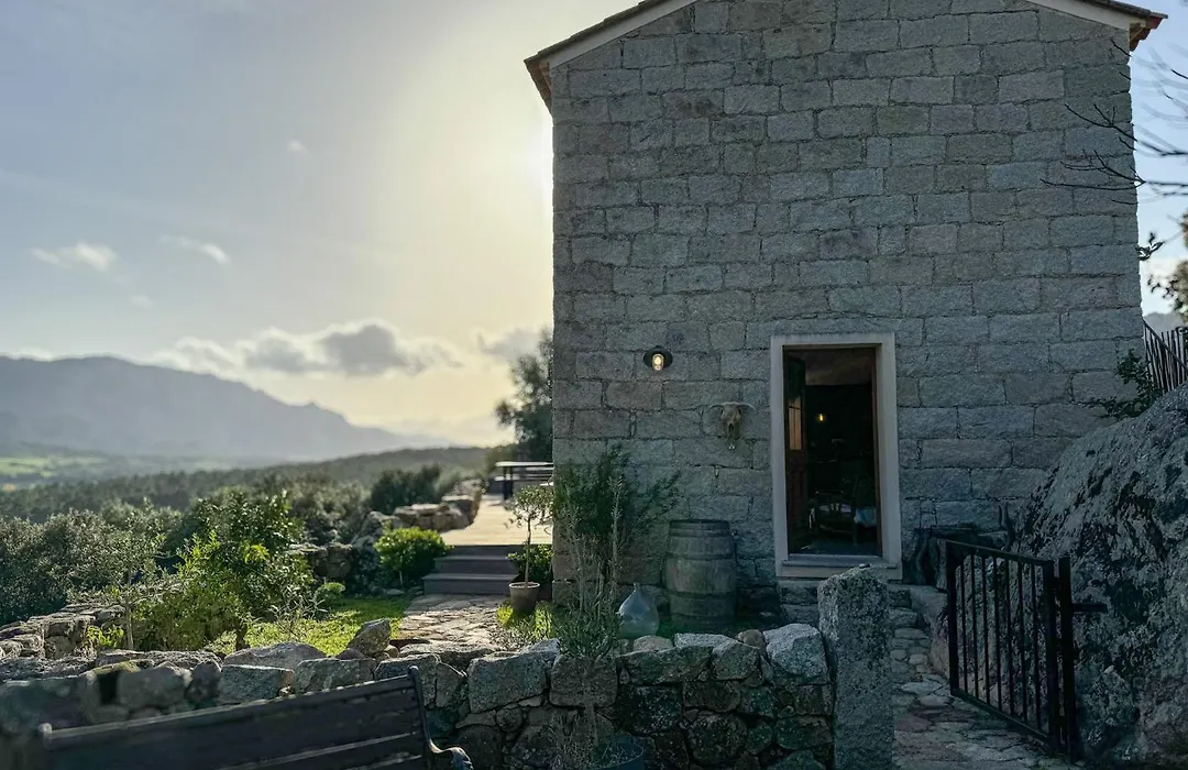 Maison de campagne, deux chambres, vue sur les montagnes-1