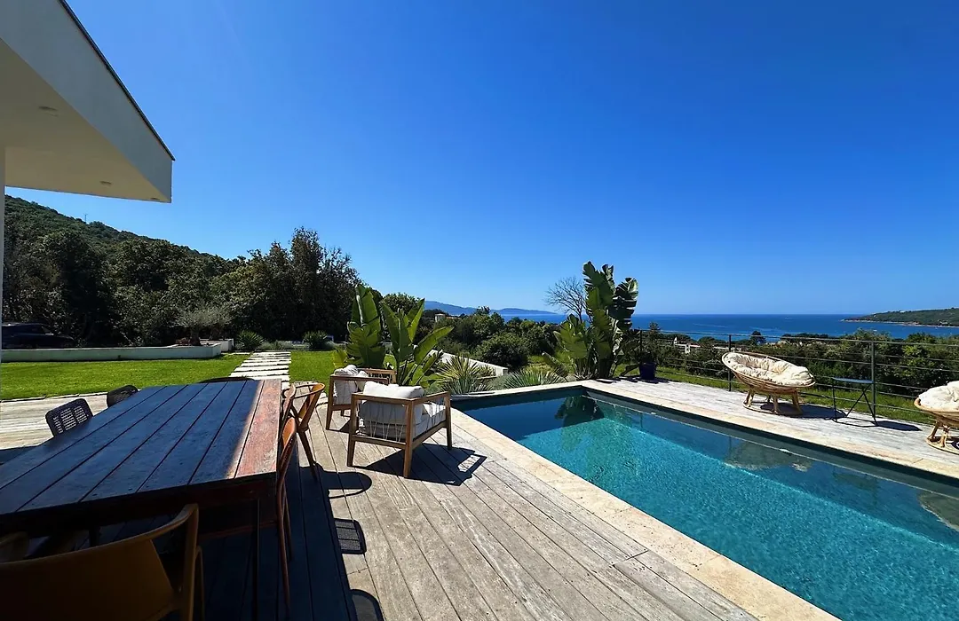 Villas de standing avec magnifique vue mer et piscines privées, Sagone-1