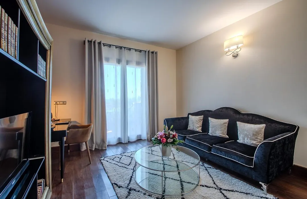 Hôtel Demeure Loredana-1
