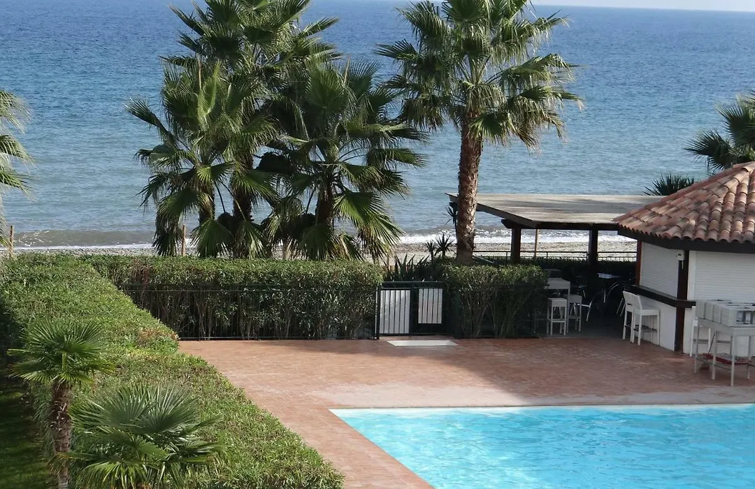 Vue sur mer et montagnes-1