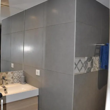 Appartement Moderne Vue Mer 180 Et Proche Des Plages-2