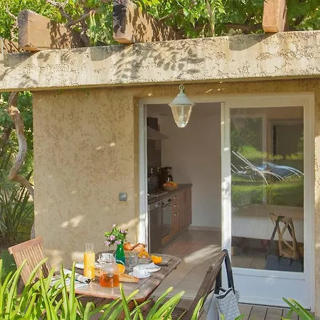 Minivilla Lilas Independante A Calvi Avec Jardin Et Piscine Jardin Et Bbq-2
