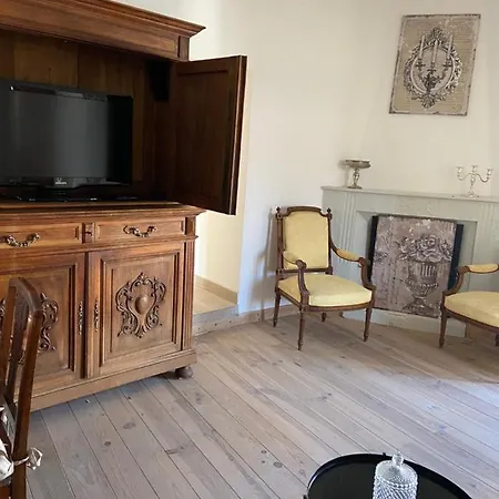 Charmant Appartement Dans Un Immeuble Du 15Eme Siecle-3