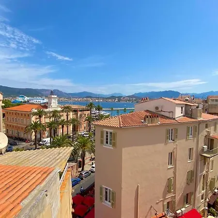 Grand T1 Avec Chambre Separee Au Centre Ville D'Ajaccio-3