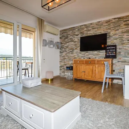 Amazing Apartment In Ajaccio With Wifi And 2 Bedrooms-3