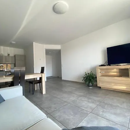 Appartement T2 De Standing Avec Parking A 250 Metres De La Plage, Route Des Sanguinaires, Ajaccio-3