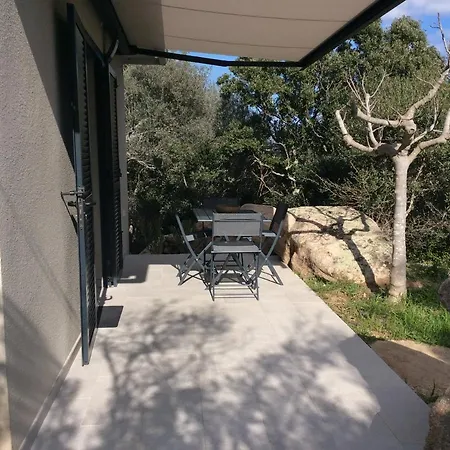 Coquet appartement indépendant entre mer et maquis-3