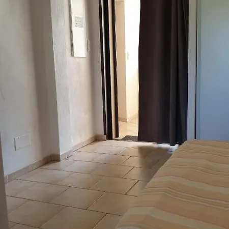 Une Chambre Dans La Residence Proche De Plage, Commerces Et Centre Ville-2