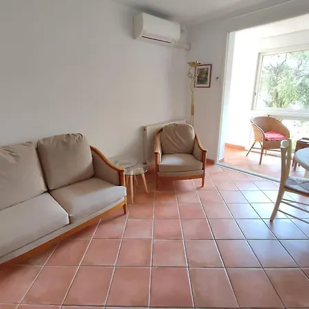 Appartement De Charme Idealement Situe-3