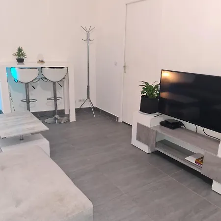 Chambre Privee Dans Un Tres Bel Appartement Sur Le Port-2